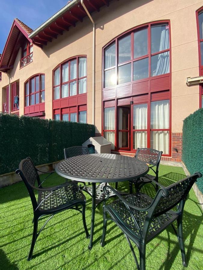 Apartamento En Complejo Residencial Rovacias Comillas Exterior foto